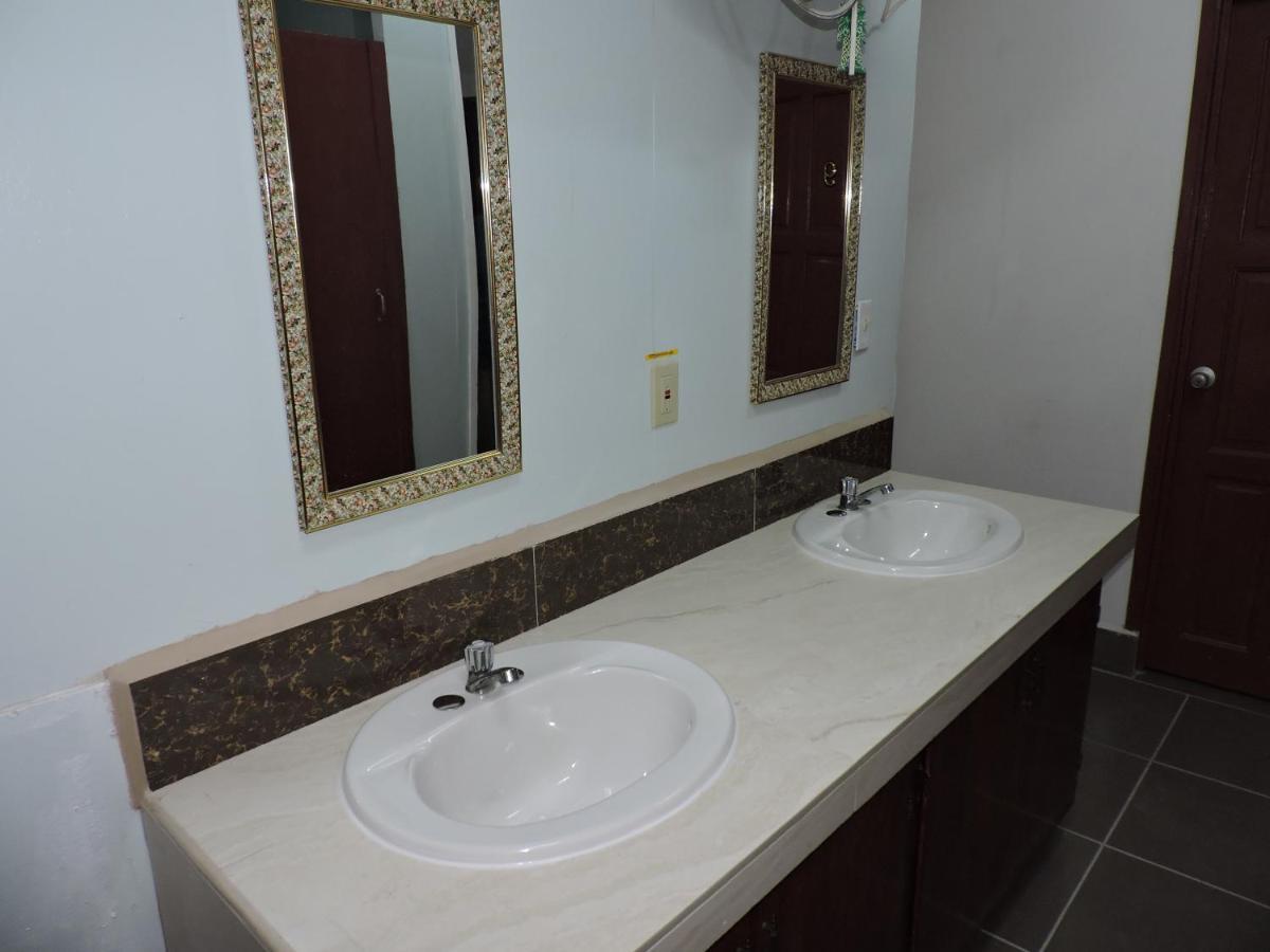 Wild Panther'S Guest House & Hostel 키코커 외부 사진